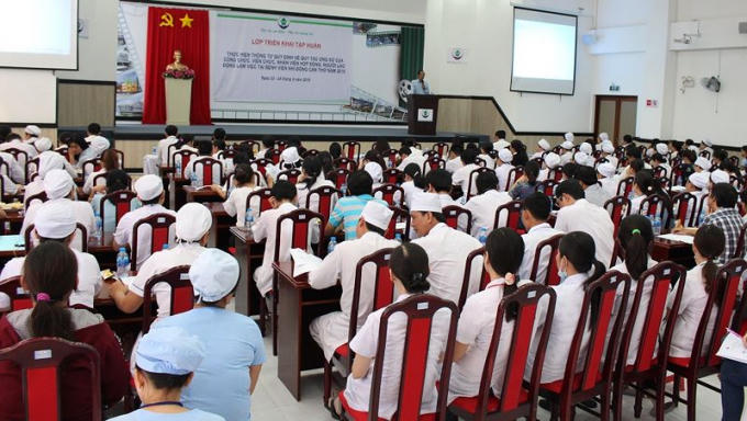Một buổi tập huấn cho cán bộ nhân viên y tế tại Cần Thơ.