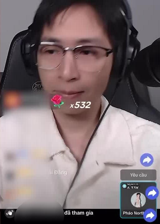 ViruSs nhận hàng trăm lượt donate suốt buổi livestream.