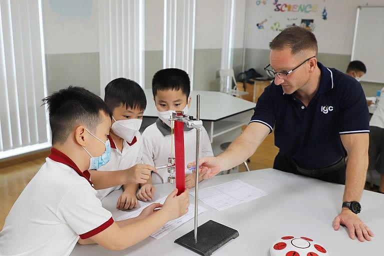Một trong những yếu tố quyết định là phải hoàn thiện khung pháp lý chung cho cả trường công và trường tư.