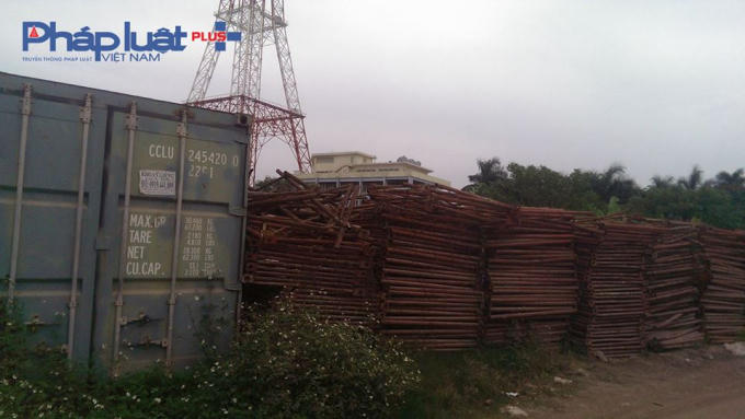 Bãi tập kết vật liệu phục vụ xây dựng.