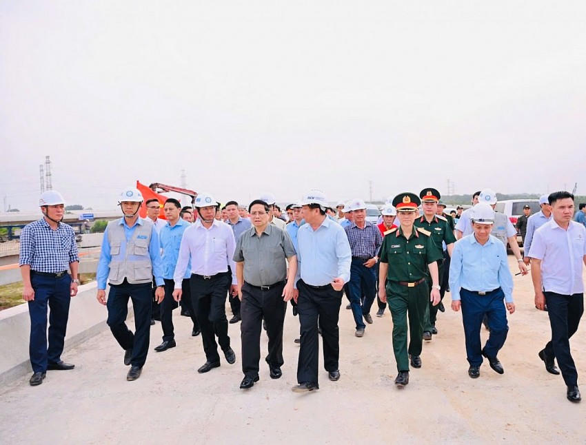 Thủ tướng Phạm Minh Chính đã nhấn mạnh trong chuyến kiểm tra tháng 3/2025: Sân bay Long Thành cần không chỉ tiến độ nhanh, mà còn nguồn nhân lực tương xứng với quy mô công trình.