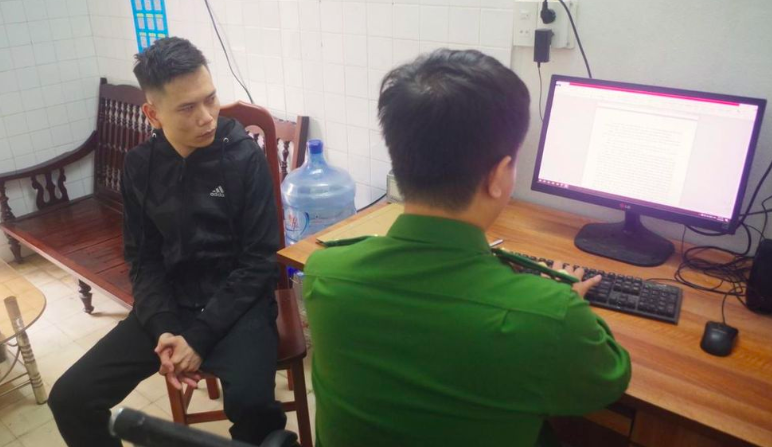 Đối tượng Hoàng Văn Phố tại cơ quan Công an. Ảnh: CA Hưng Yên.