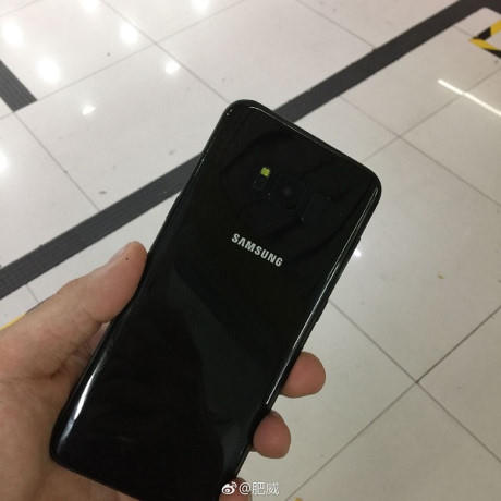 Lộ diện chùm ảnh của Galaxy S8 màu đen bóng