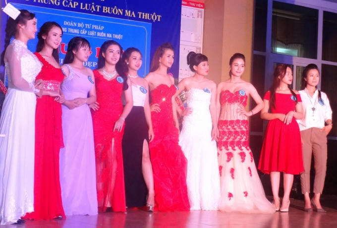 Top 10 nữ sinh tự tin tỏa sáng