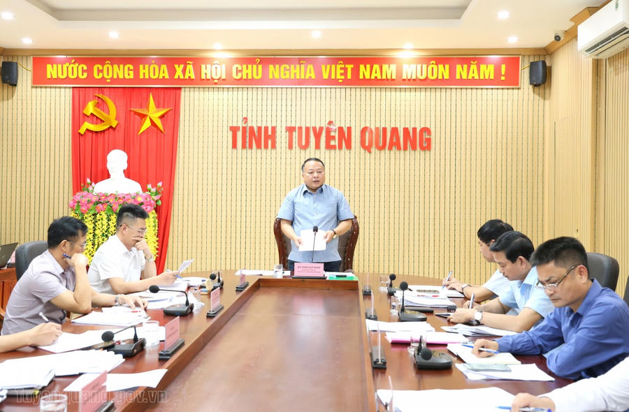 Chủ tịch UBND tỉnh Phan Huy Ngọc chủ trì tiếp công dân.