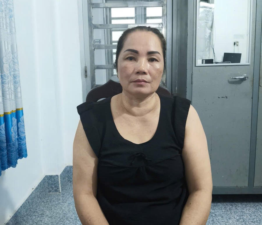 Bà Nguyễn Thị Mâu,qbị phạt hành chính vi gây rối trật tự công cộng.