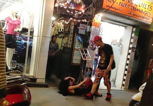 Những hình ảnh Andrea và Yanbi xô xát ngay ngoài phố bị ghi lại và lan truyền "chóng mặt" trên mạng. Chính scandal này đã đưa cặp đôi Andrea và Yanbi trở thành cặp đôi tai tiếng nhất năm. Tất nhiên sau đó, chuyện "đường ai nấy đi" được xem là kết thúc khó tránh khỏi của cặp đôi này.