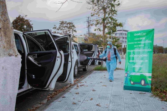  Grab triển khai hoạt động phun khử khuẩn cho GrabCar.