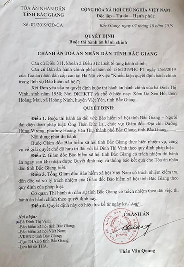 Chánh án TAND tỉnh Bắc Giang ra quyết định buộc thi hành án hành chính với BHXH tỉnh Bắc Giang.