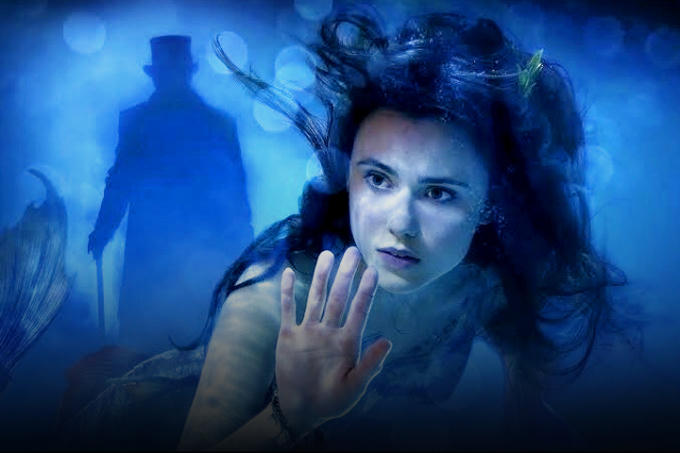 Nữ diễn viên xinh đẹp Poppy Drayton quyến rũ trong vai nàng tiên cá