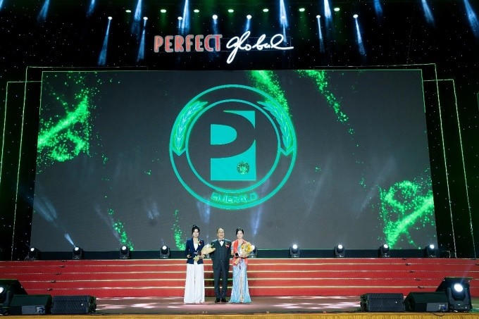 Vinh danh các thương nhân xuất sắc. Ảnh: Perfect Global