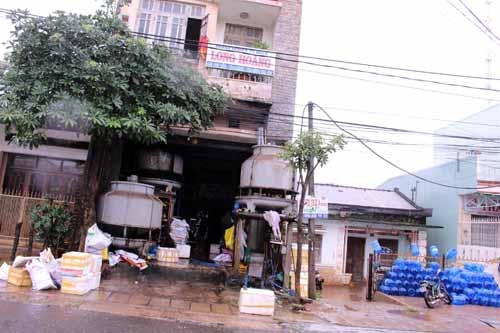 Doanh nghiệp tư nhân Long Hoàng sản xuất nước đóng bình bị xử phạt 6 triệu đồng. Ảnh: BB