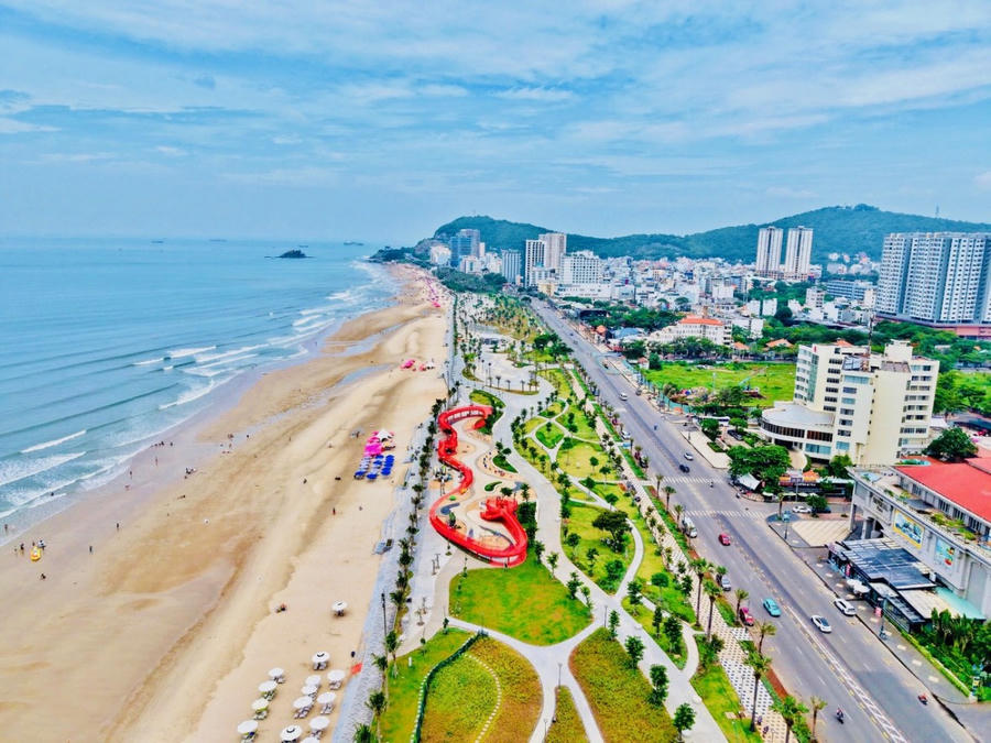 Việc chỉnh trang đường Thùy Vân và không gian ven biển góp phần làm mới diện mạo đô thị, tạo điểm nhấn hiện đại và thân thiện cho khu du lịch ven biển