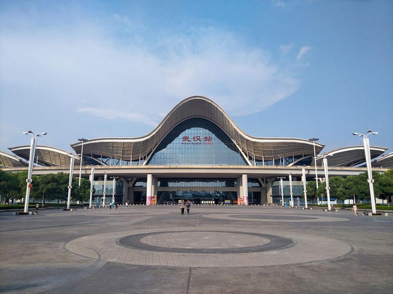  Nhà ga Vũ Hán - nơi mọi người bắt đầu được di chuyển về nhà sau những ngày tự cách ly.