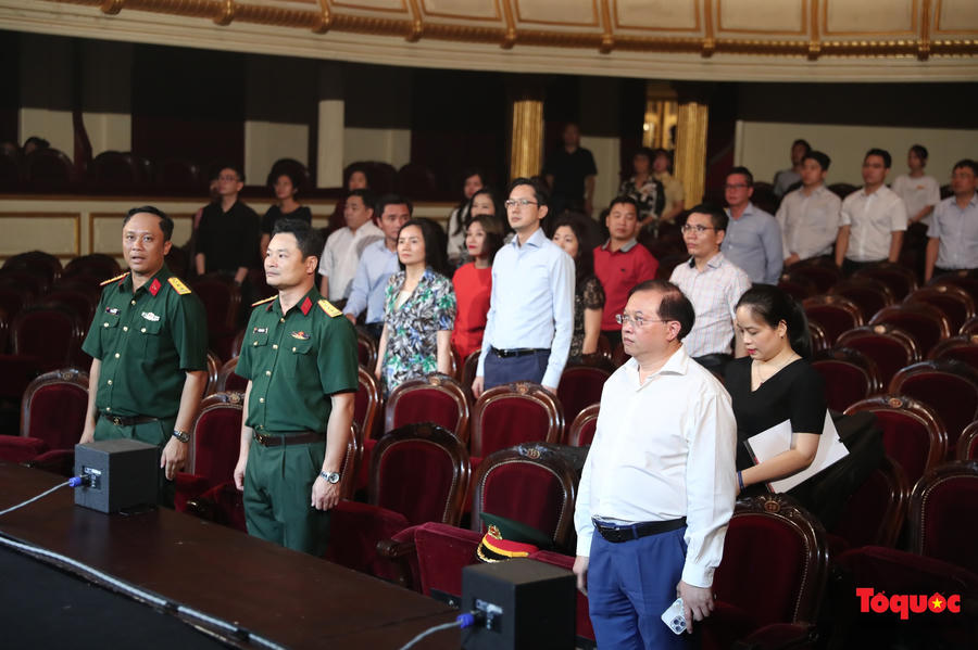 Tới dự tổng duyệt chương trình có bà Phan Thị Kim Oanh- Phó Chủ nhiệm Văn phòng Chủ tịch nước, Thứ trưởng Bộ VHTTDL Tạ Quang Đông, Thứ trưởng Bộ Ngoại giao Đỗ Hùng Việt cùng lãnh đạo các cục vụ viện có liên quan.
