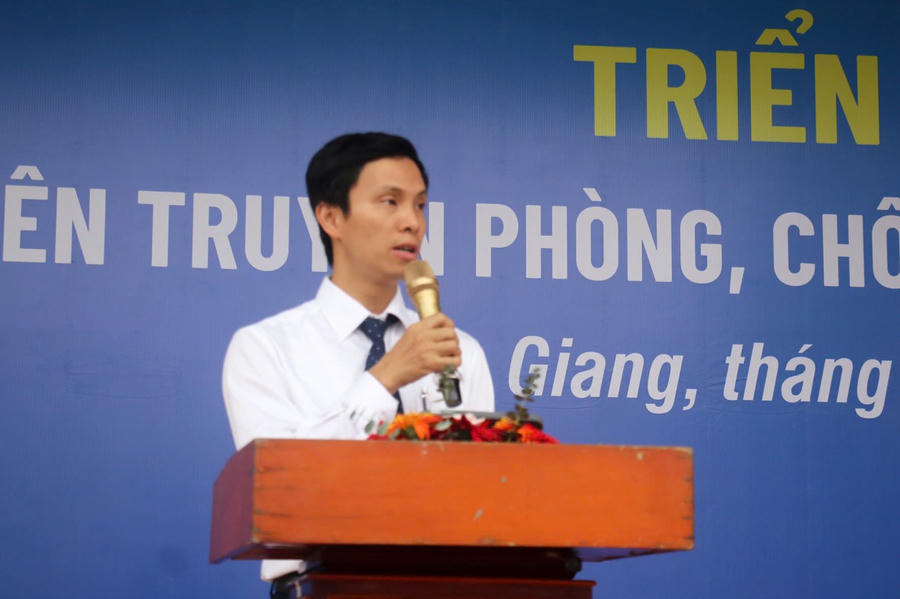 Ông Ngô Thanh Hiển, Phó Cục trưởng Cục Thông tin cơ sở và Thông tin đối ngoại, Bộ Văn hóa thể thao và Du lịch, phát biểu khai mạc Triển lãm
