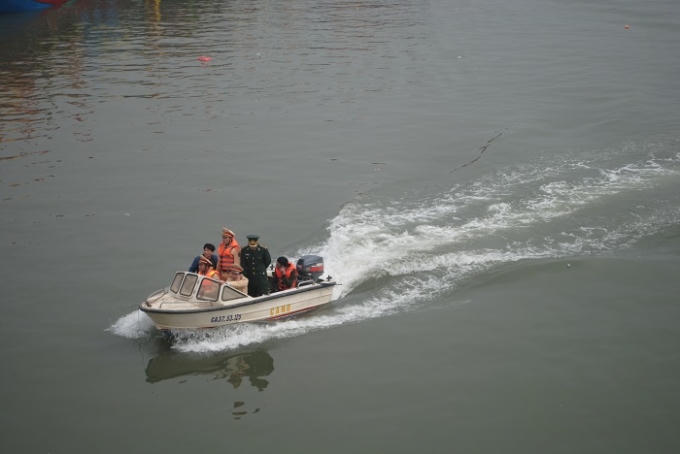 An ninh được thắt chặt trong lễ hội và hội thi đua thuyền. (Ảnh Duy Ngợi).