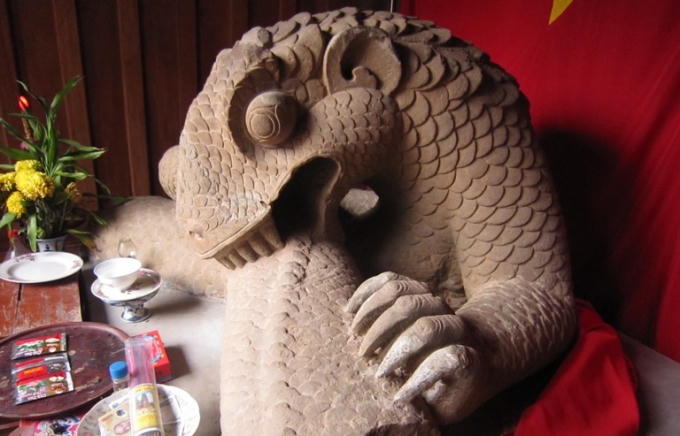 Đây là công trình điêu khắc thể hiện sự đau đớn không biết chia sẻ với ai, chỉ có thể tự cào xé thân mình như thể hiện nỗi hàm oan của Thái sư Lê Văn Thịnh. Ảnh: Internet