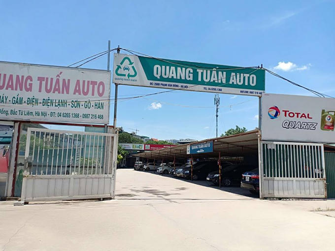 Bãi xe tại cổng khu đô thị Resco.