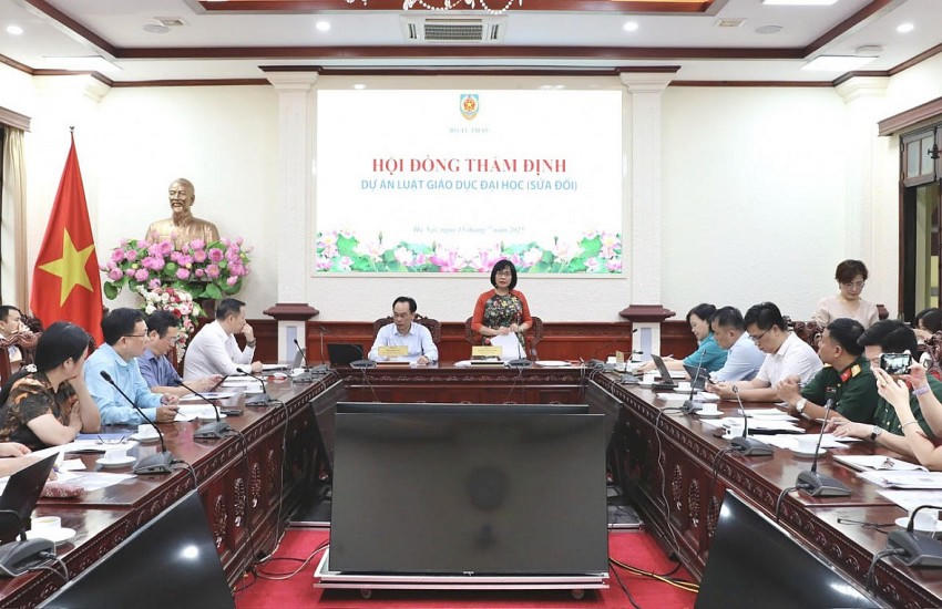 Thứ trưởng Bộ Tư pháp Đặng Hoàng Oanh chủ trì họp Hội đồng thẩm định Dự án Luật Giáo dục đại học (sửa đổi).