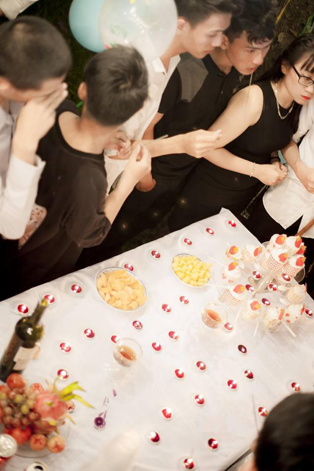 Quảng Ng&atilde;i: Học sinh bức x&uacute;c với bộ ảnh kỉ yếu xấu hơn chụp bằng điện thoại