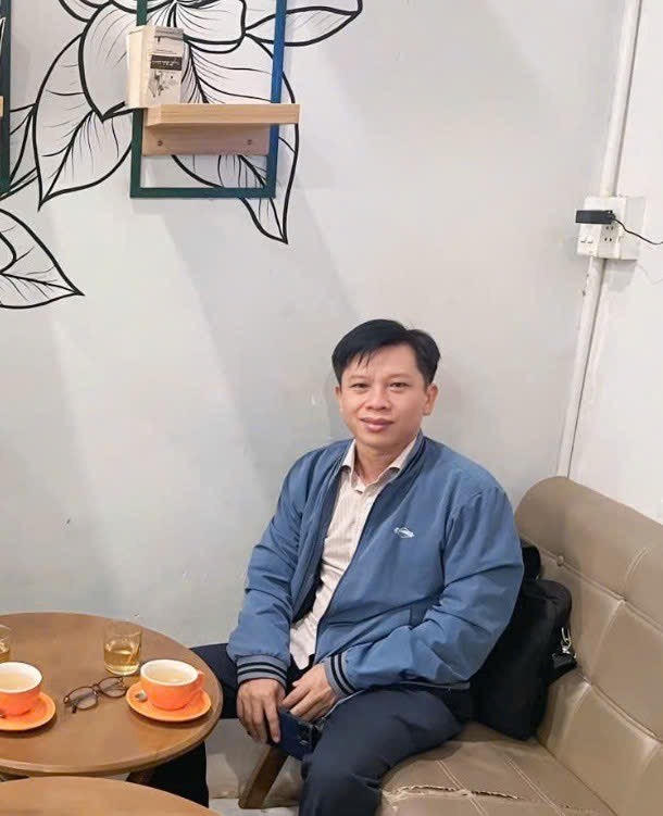 Nhà phê bình văn học Nguyễn Văn Hoà