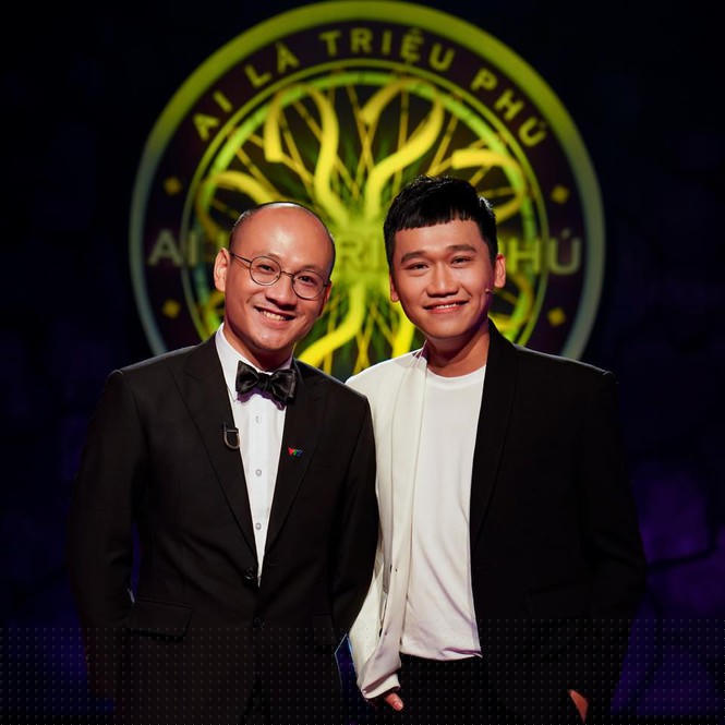 Giáng My diện áo tắm xẻ ngực sâu, gợi cảm hút hồn ở tuổi U50 - ảnh 4