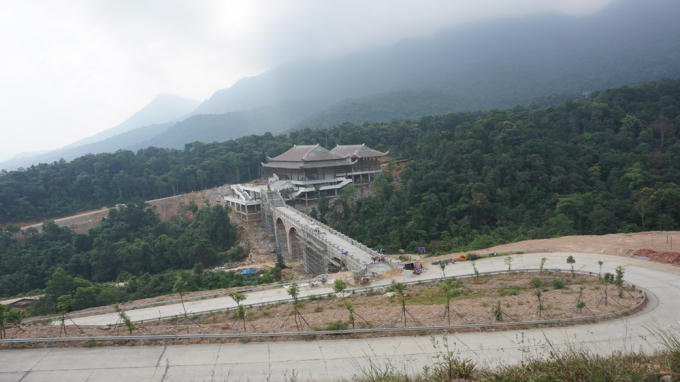 Nhiều hạng mục công trình được xây dựng tại Khu du lịch tâm linh-sinh thái Tây Yên Tử (Sơn Động). Ảnh Báo Bắc Giang.