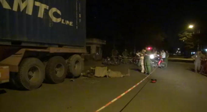 Lực lượng chức năng khám nghiệm hiện trường