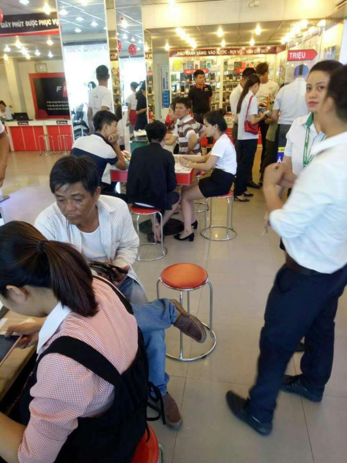 OPPO F1s g&acirc;y sốt trong ng&agrave;y mở b&aacute;n đầu ti&ecirc;n