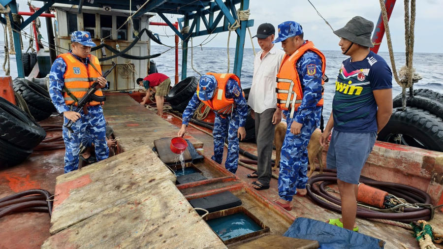 Bộ Tư lệnh Vùng Cảnh sát biển 4 bắt giữ tàu cá vận chuyển trái phép dầu D.O trên Vùng biển Tây Nam