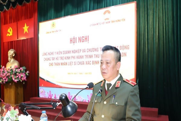 Thiếu tướng Trần Xuân Ánh, Giám đốc Công an tỉnh Hưng Yên phát biểu tại hội nghị.