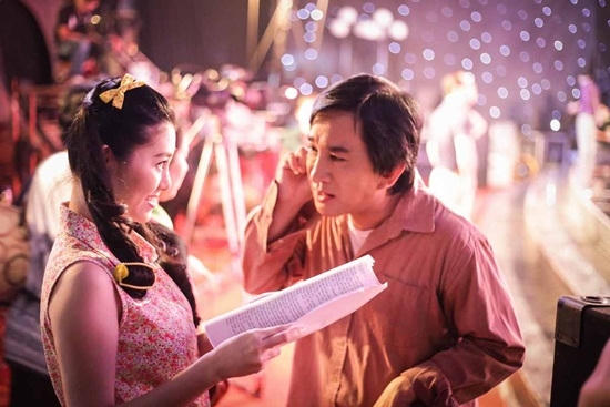 Vì nghèo, Kim Tử Long đi bán hột vịt lộn, Quế Trân bán chuối chiên.