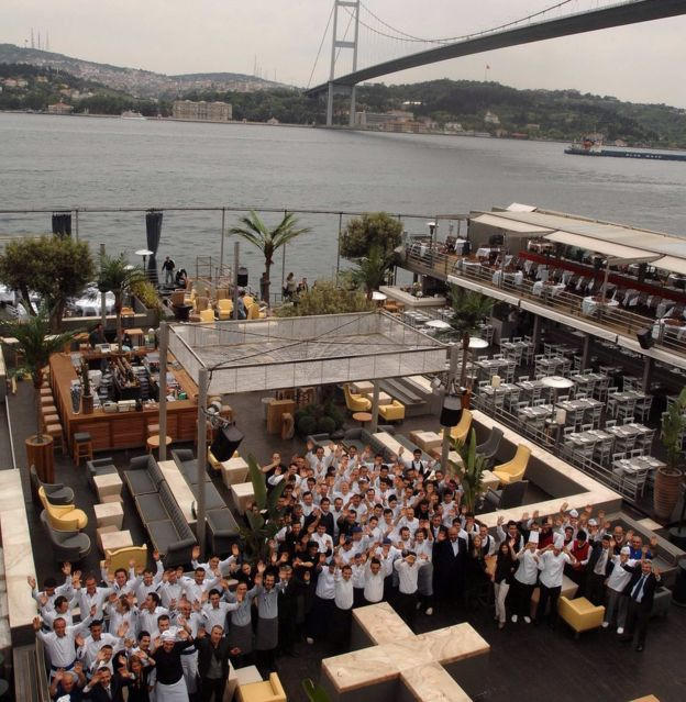 Hộp đêm Reina, nằm ven biển Bosporus, là một trong những địa điểm yêu thích của những người nổi tiếng và người nước ngoài (Ảnh: Reuters)