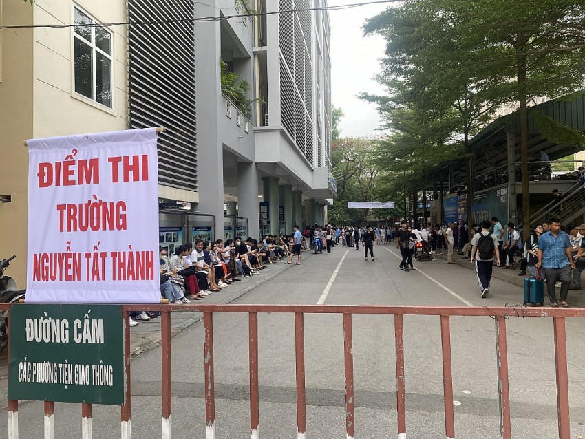Tại điểm thi Trường THCS và THPT Nguyễn Tất Thành.