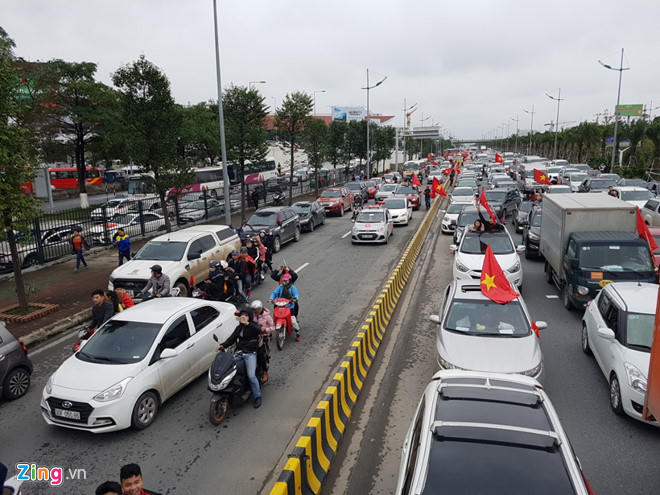 Theo dự kiến, chuyê cơ chở đội tuyển U23 sẽ hạ cánh xuống Nội Bài lúc 12h trưa nay.