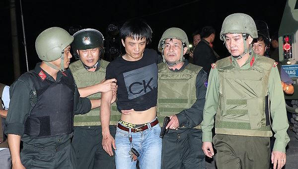 Bắt thêm nhiều nghi phạm vụ cầm vũ khí cố thủ trong ô tô chở ma túy