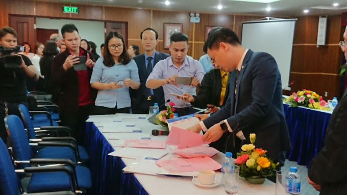 Đại diện Vinaconex  cung cấp thông tin cho báo chí ngày 2/4.