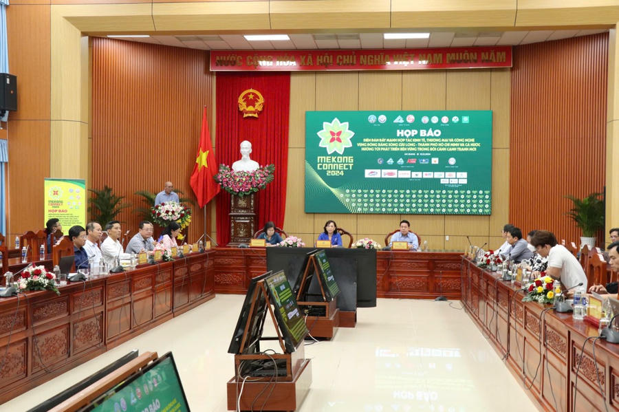 Quang cảnh buổi họp báo