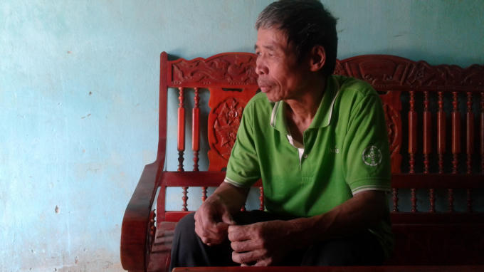 Suốt 17 năm qua, ông Hán ngày đêm đau đáu mong ngóng và không ngừng tìm kiếm thông tin về đứa cô con gái. Ảnh: Nguyệt Chi