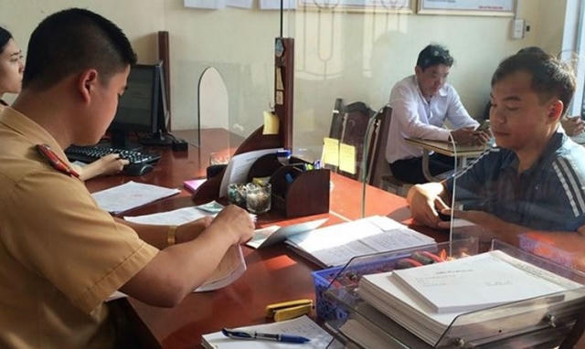 Băn khoăn quanh đề xuất đăng kí xe phải có tài khoản ngân hàng