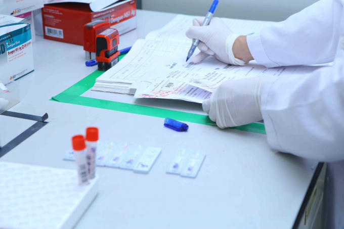 Hiện chưa có vắc xin phòng bệnh sốt xuất huyết, chính vì vậy người dân cần chủ động thực hiện các biện pháp phòng bệnh, đặc biệt là diệt muỗi, bỏ gậy. Ảnh: minh họa/ Nguồn: Minh Quyết.