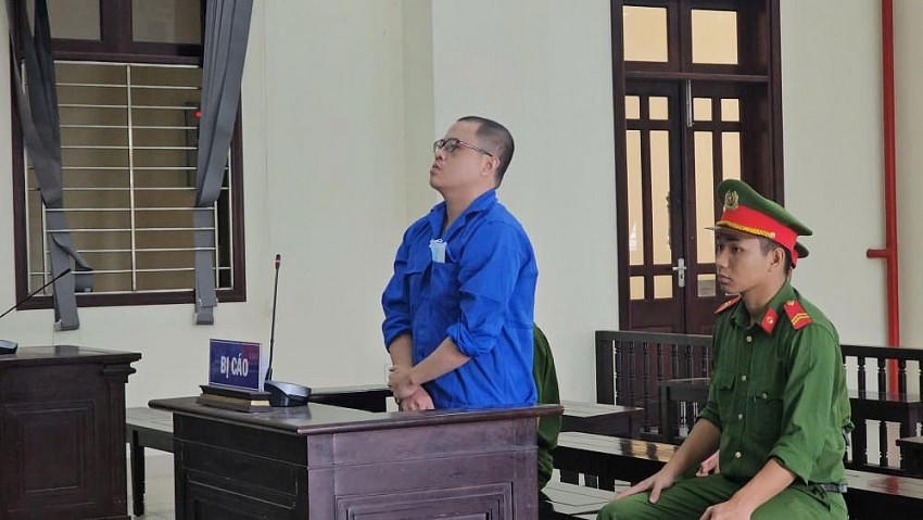 Bị cáo Nguyễn Nhựt Tuấn tại phiên tòa.