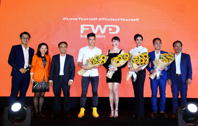 Thủ môn Bùi Tiến Dũng, ca sỹ Tóc Tiên và Hoa hậu hoàn vũ H’hen Niê có mặt tham gia sự kiện