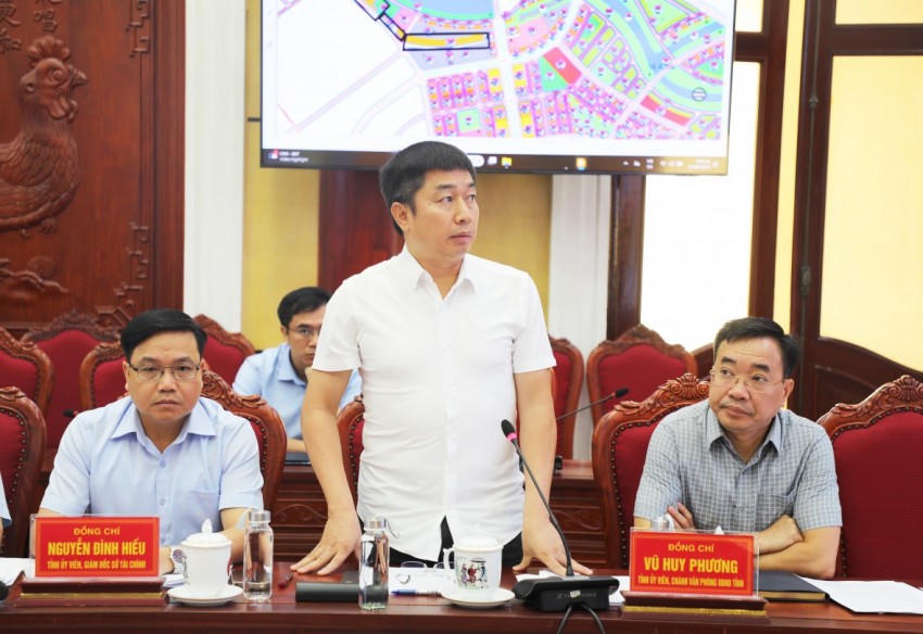 Đại diện nhà đầu tư Tập đoàn Sun Group Nguyễn Quang Huy nêu một số vướng mắc trong quá trình triển khai Dự án tại Bắc Ninh.