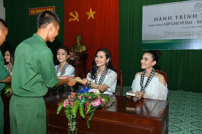 5 mỹ nhân Việt xinh đẹp nổi bật trong vòng vây các chiến sĩ Tây Ninh