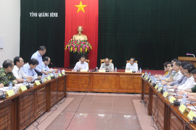 Thủ tướng Nguyễn Xuân Phúc có cuộc họp ngay trong đêm với lãnh đạo tỉnh Quảng Bình.