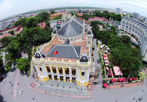 Hàng rào khuôn viên xung quanh Nhà hát lớn sẽ được dỡ bỏ tạo công viên mở. Ảnh: Giang Huy.