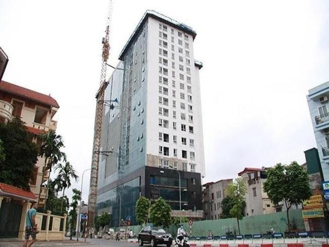 Cao ốc 8B - Lê Trực, một trong những công trình nhà ở cao tầng có sai phạm xây dựng khủng, tồn tại nhiều năm nhưng chưa được Hà Nội xử lý dứt điểm.