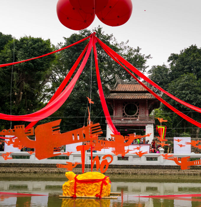 Khuê Văn Các rực rỡ trong Ngày Thơ Việt Nam.